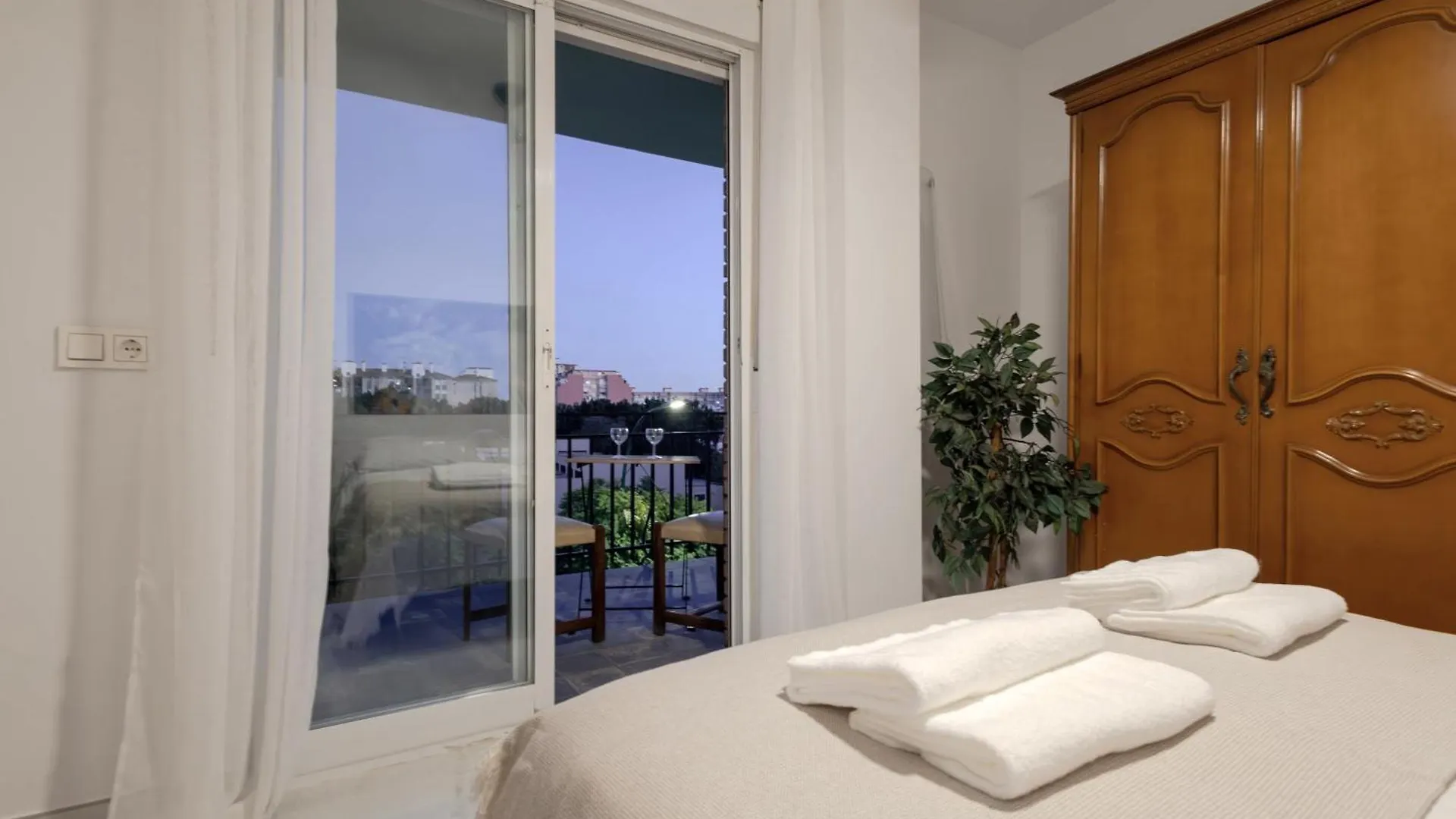 Homestay Mar De La Abadia Rooms Shared Apartment Malaga Spain